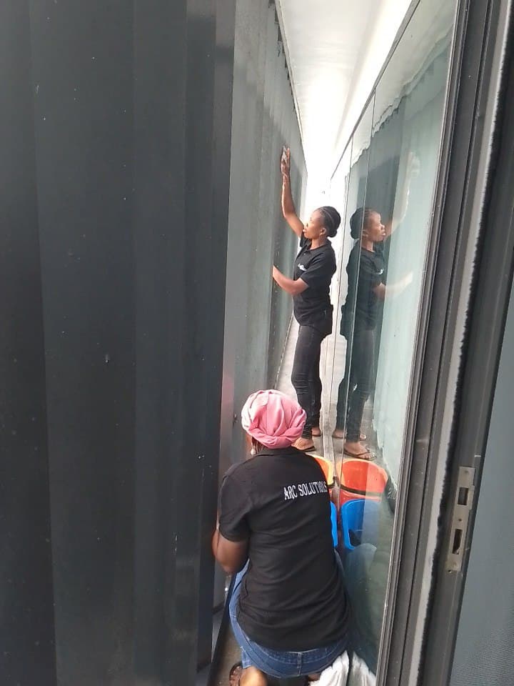 Professional janitorial services for commercial facilities